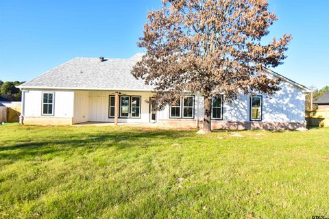 A home in Lindale