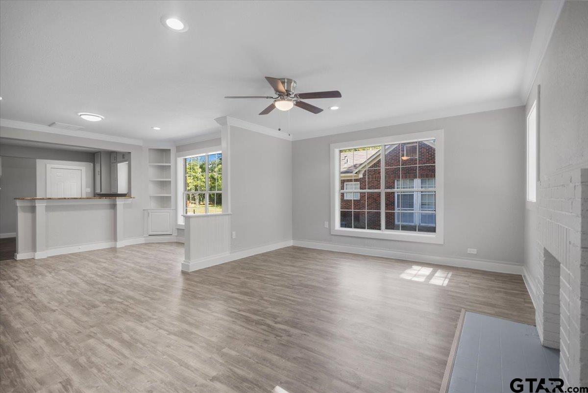 1304 N Ross