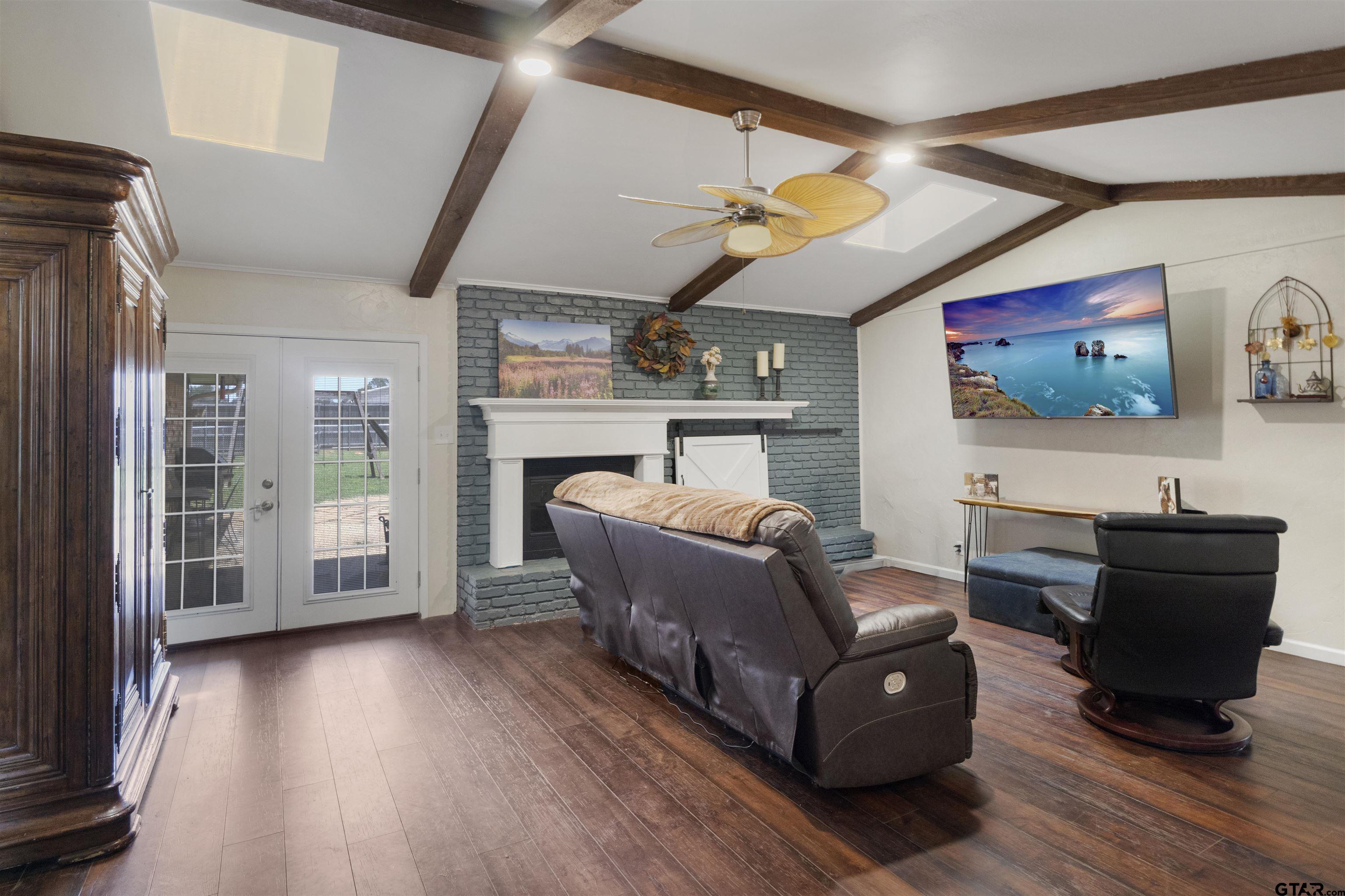 9823 County Road 2228