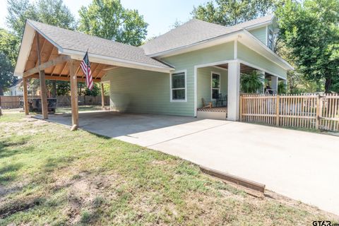 A home in Lindale