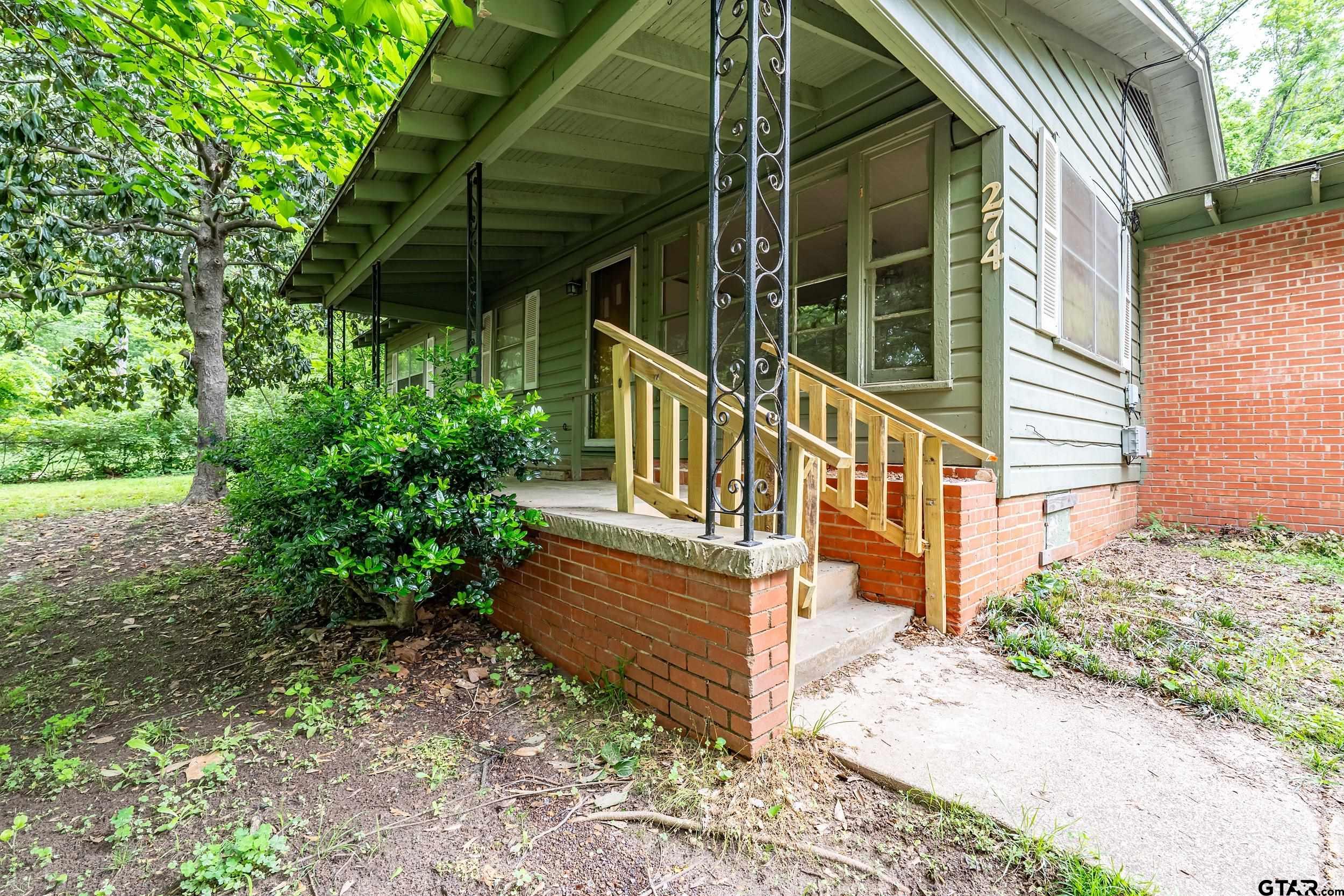 274 W Hill St.