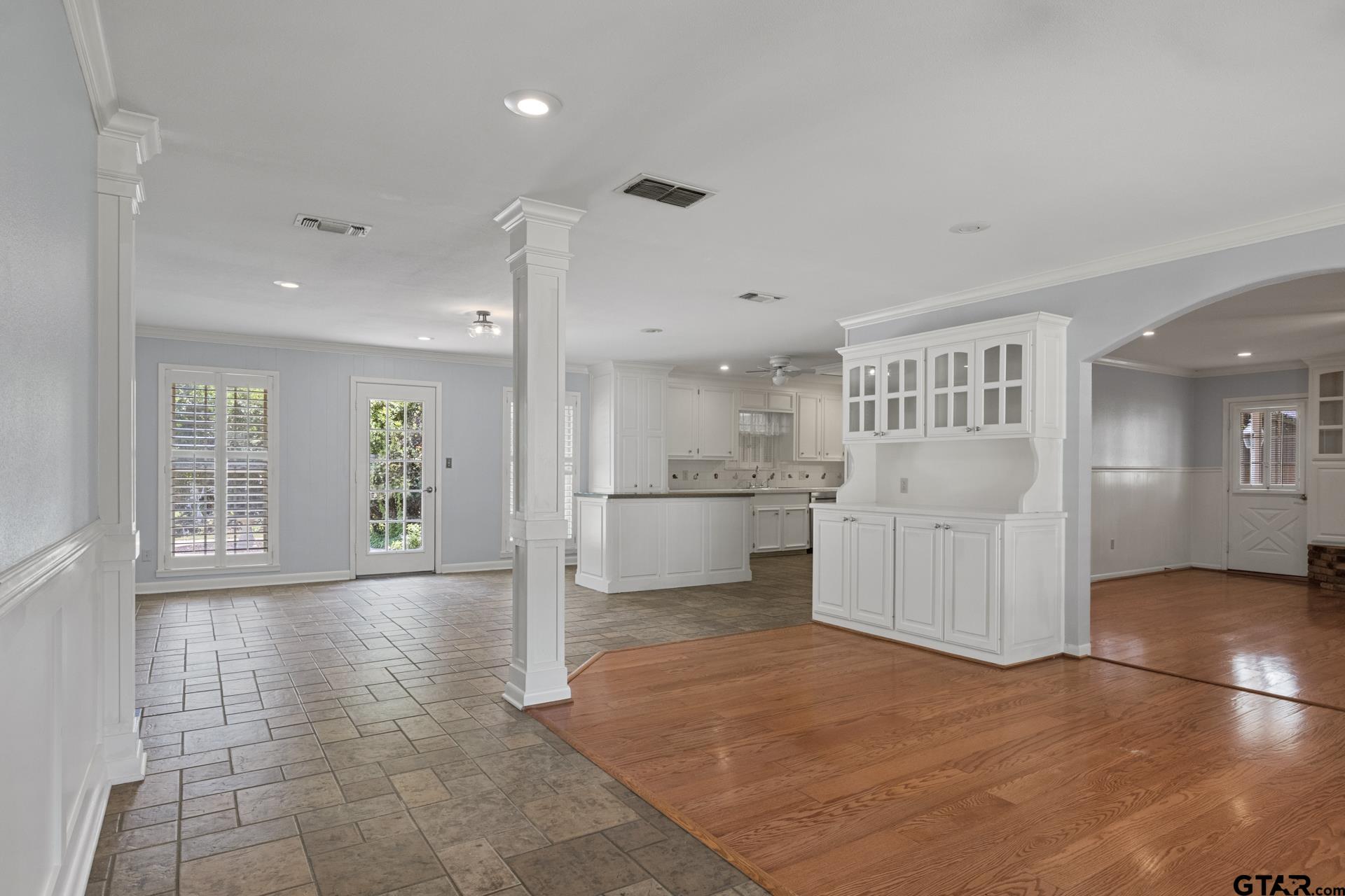 909 Elizabeth St