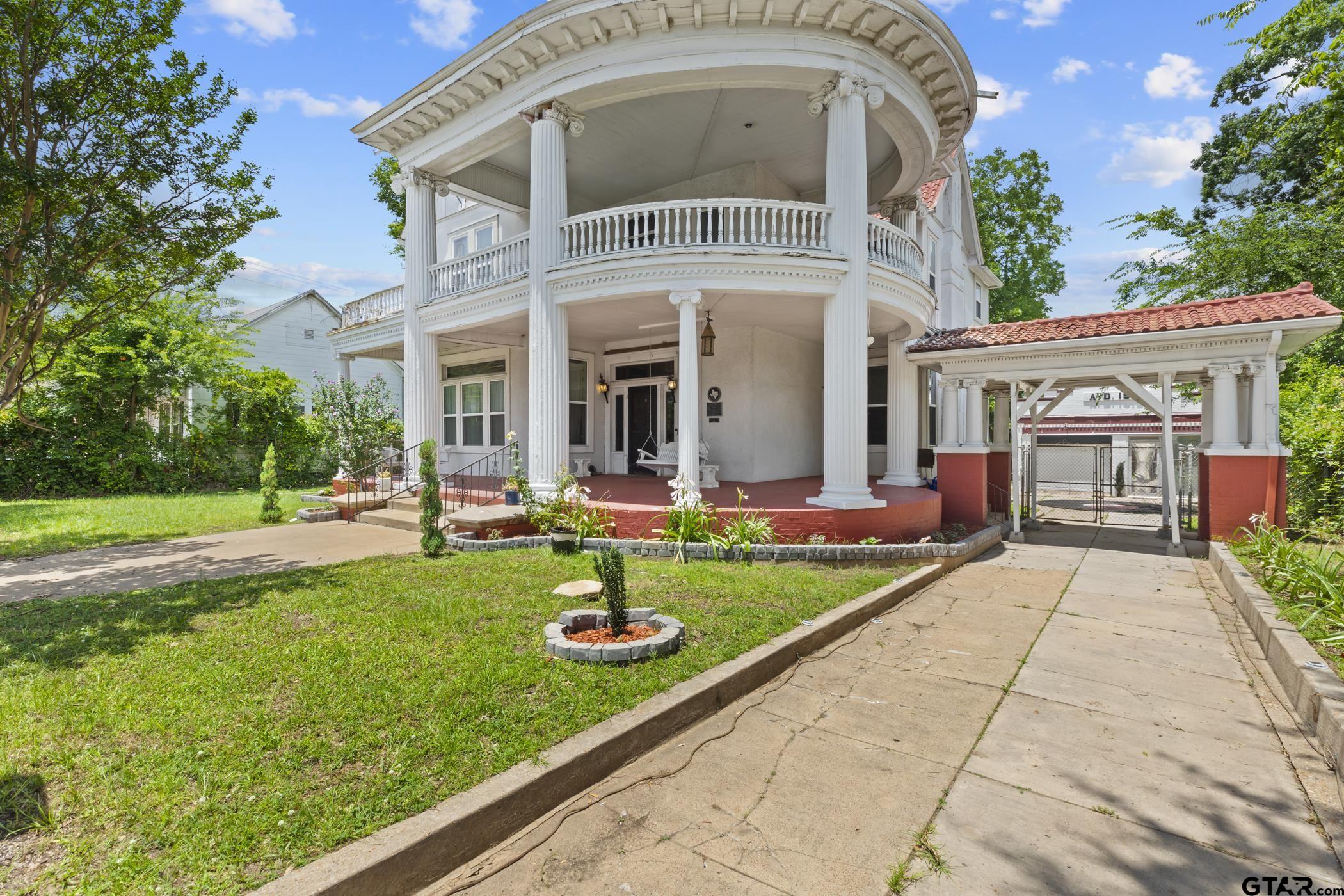 211 W Grand Avenue