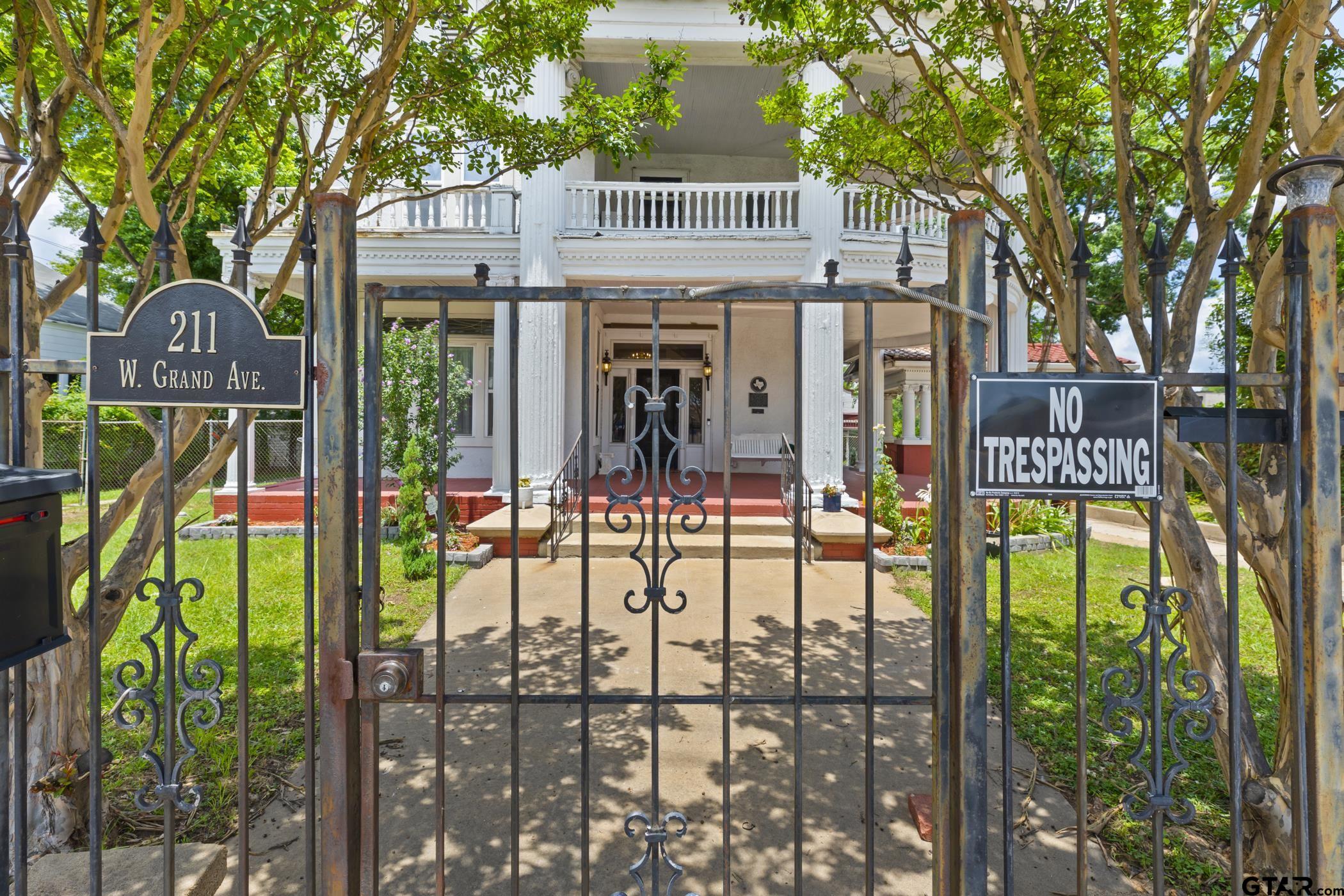211 W Grand Avenue