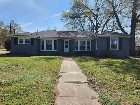 319 E HUBBARD Lindale TX 75771