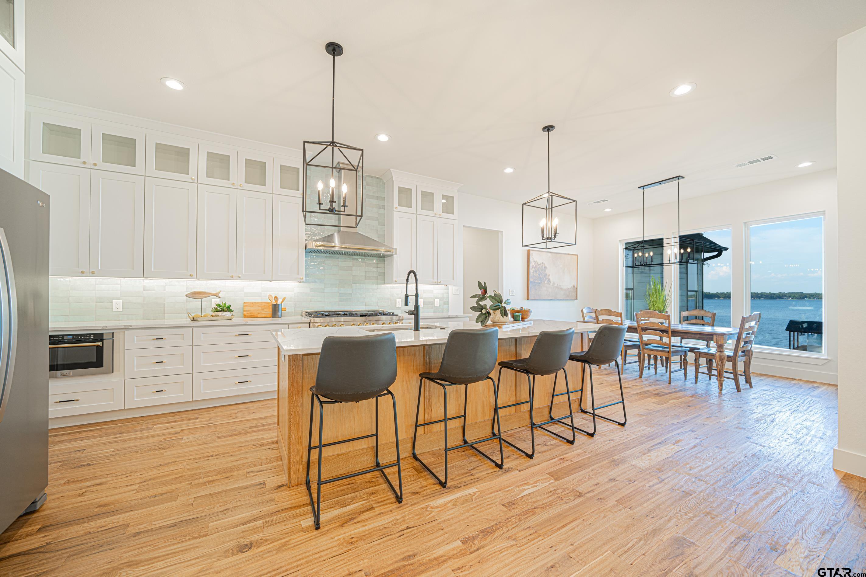 641 N Private Road 52416