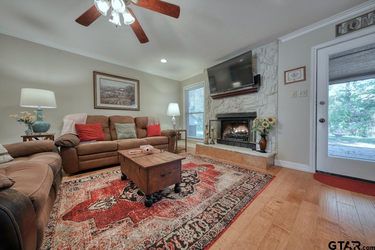 1515 Tanglewood Dr West