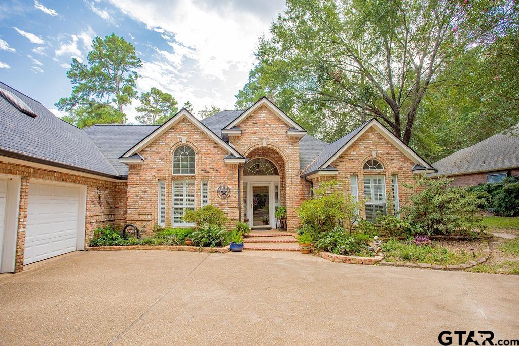 1521 Tanglewood Dr East