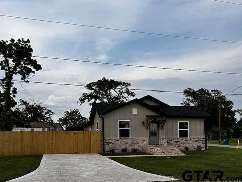 207 Oaklawn Dr. Henderson TX 75652