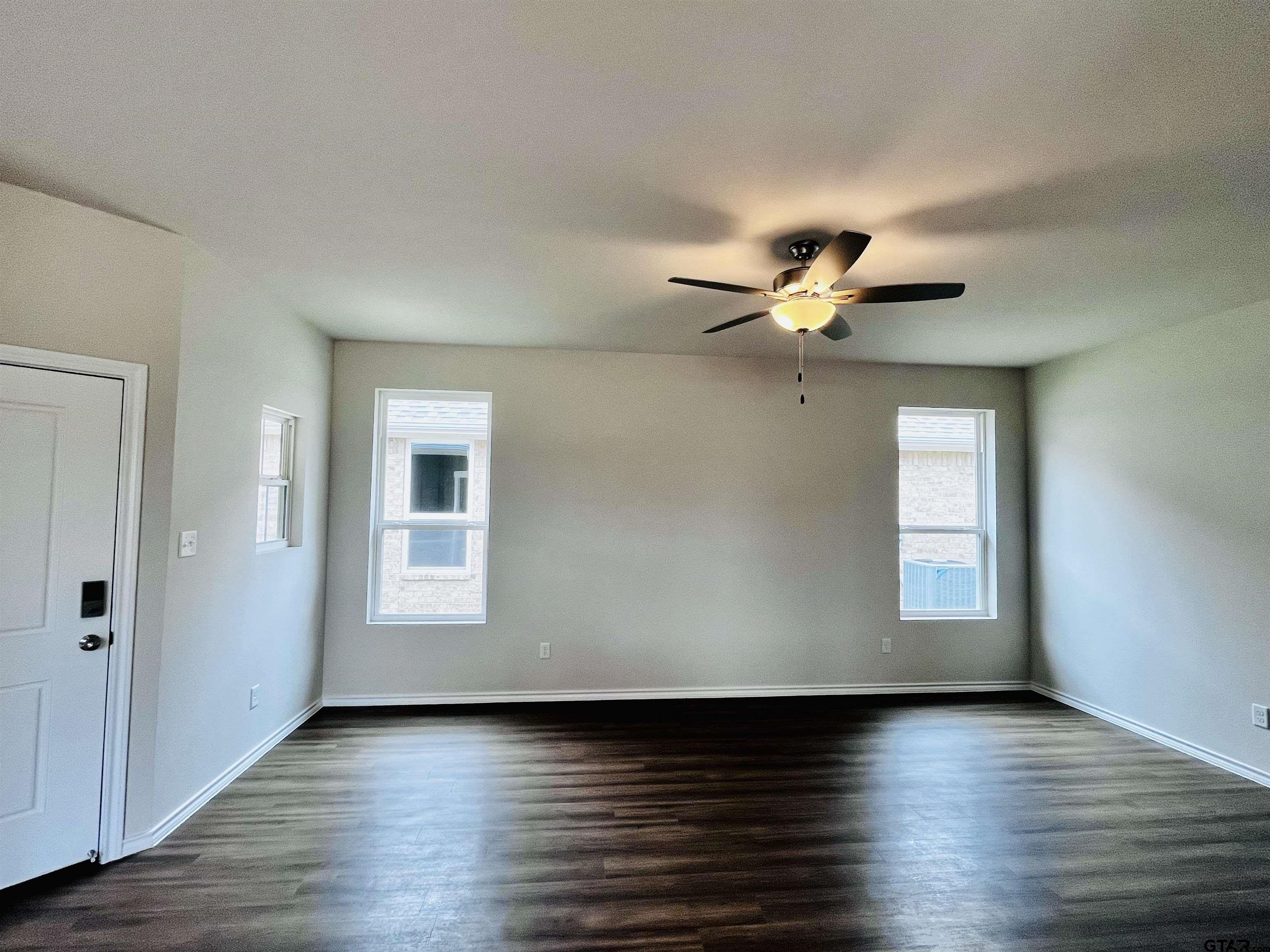 611 Park Central