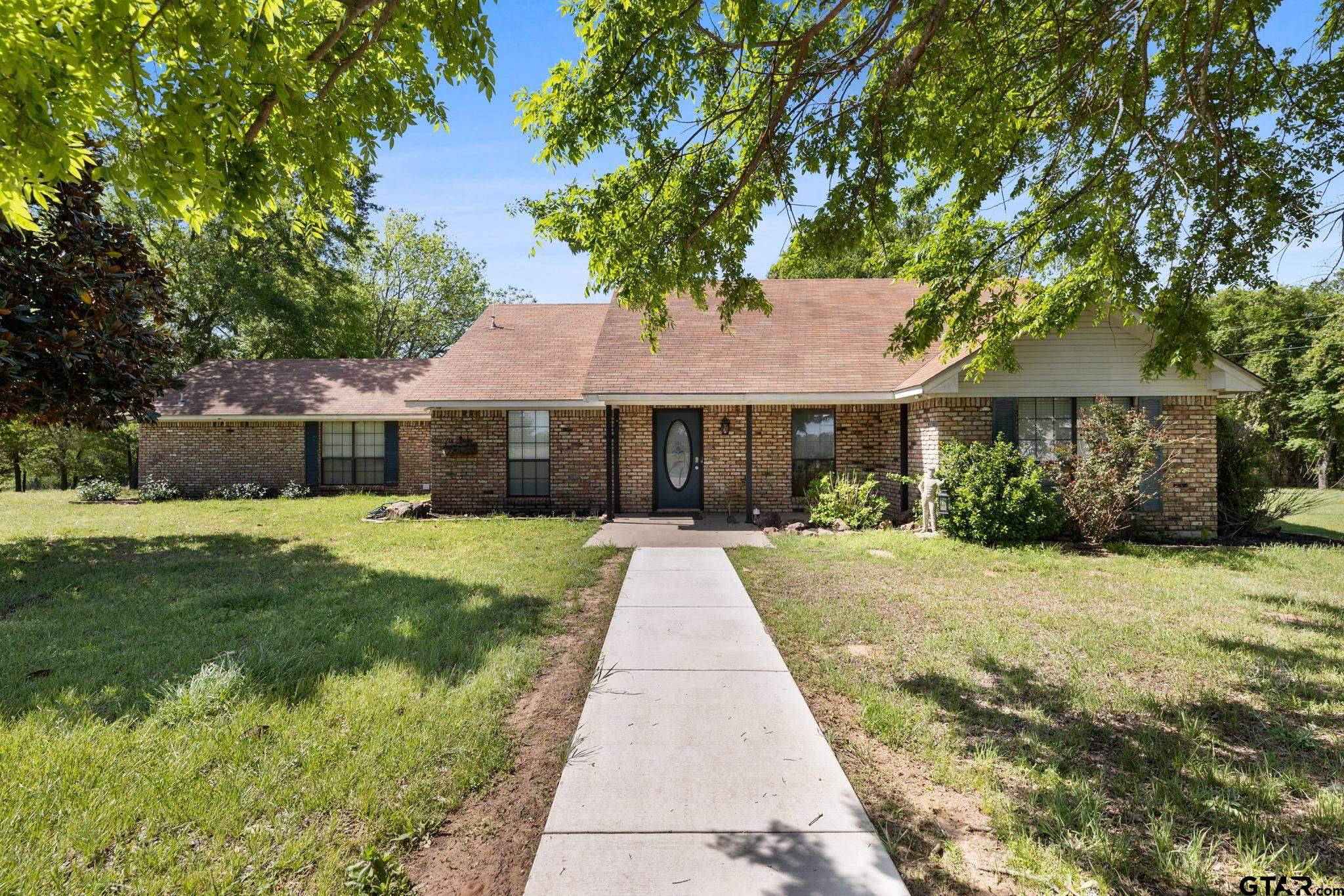 Photo 1 of 34 — 321 VZ County Road 2602, Wills Point, TX 75169