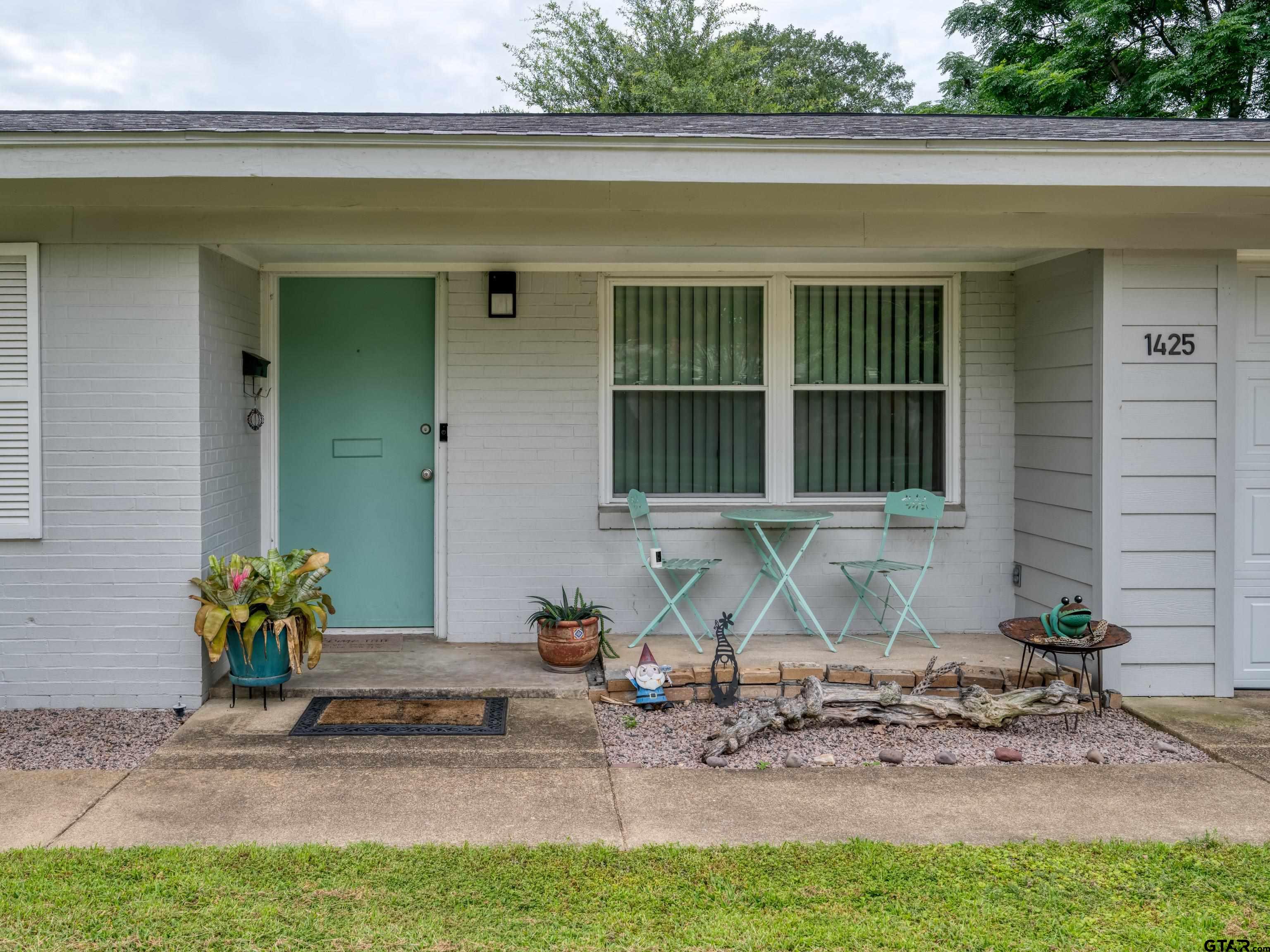 1425 Easy St.