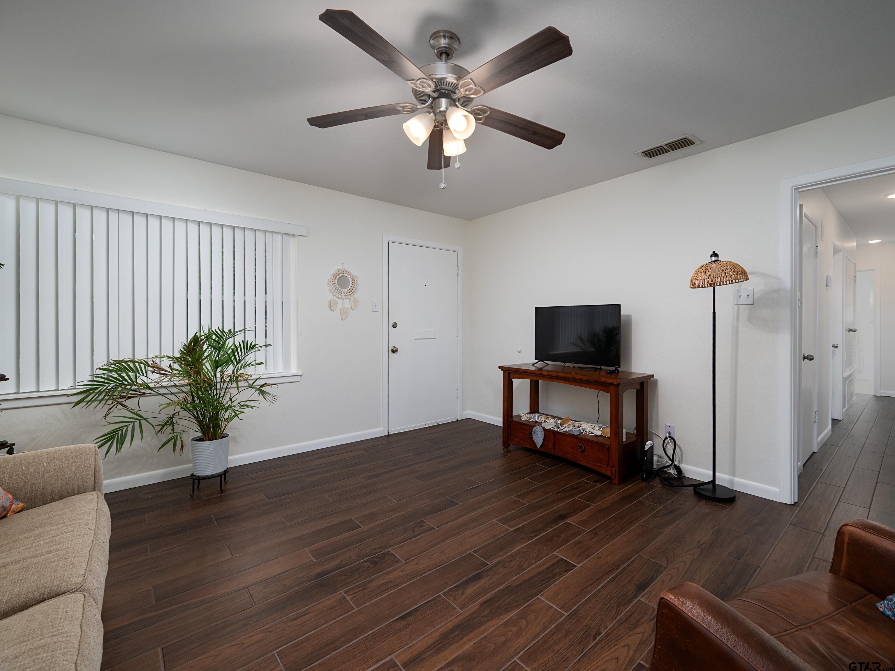 1425 Easy St.