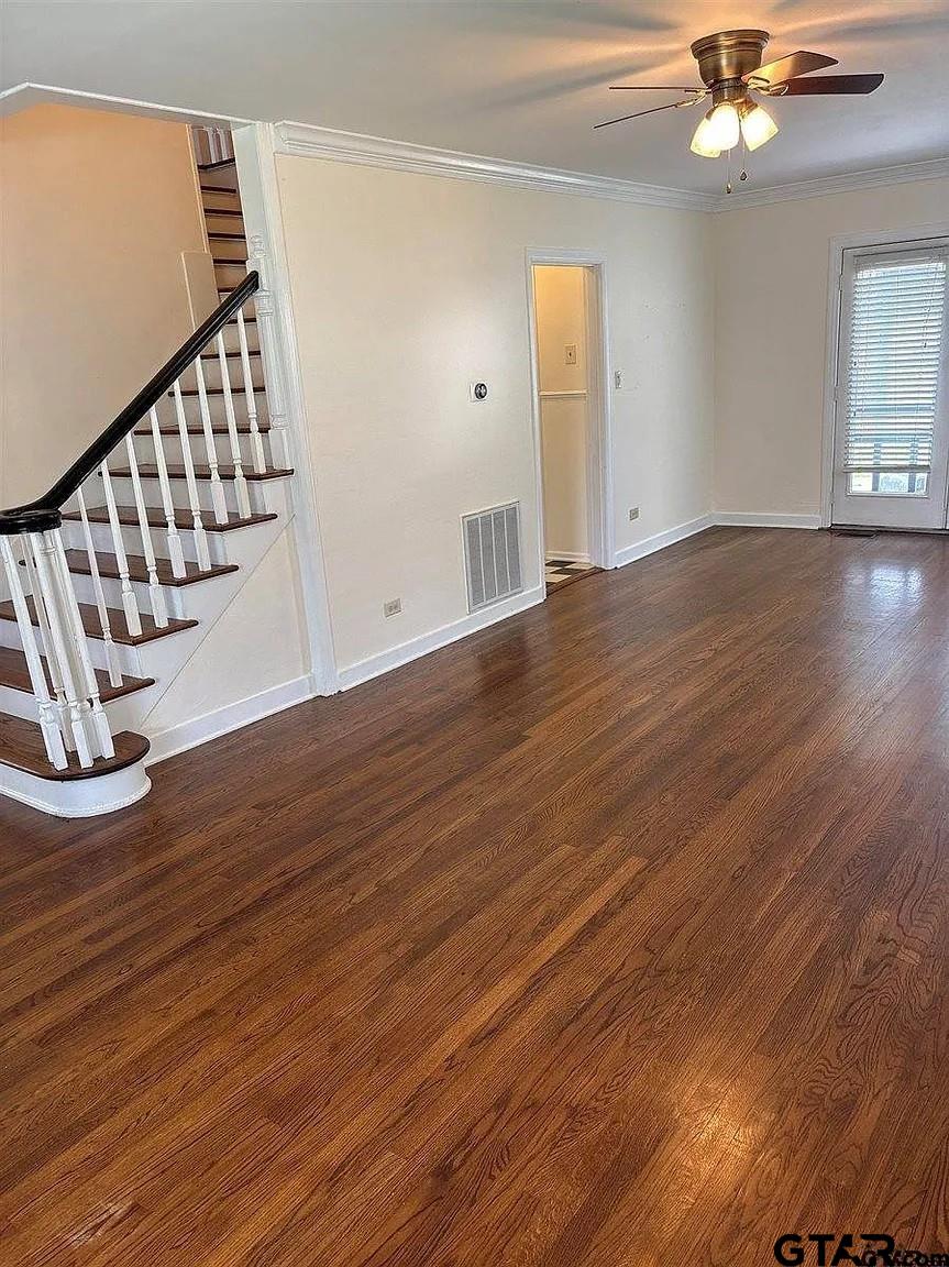 309 W Dobbs