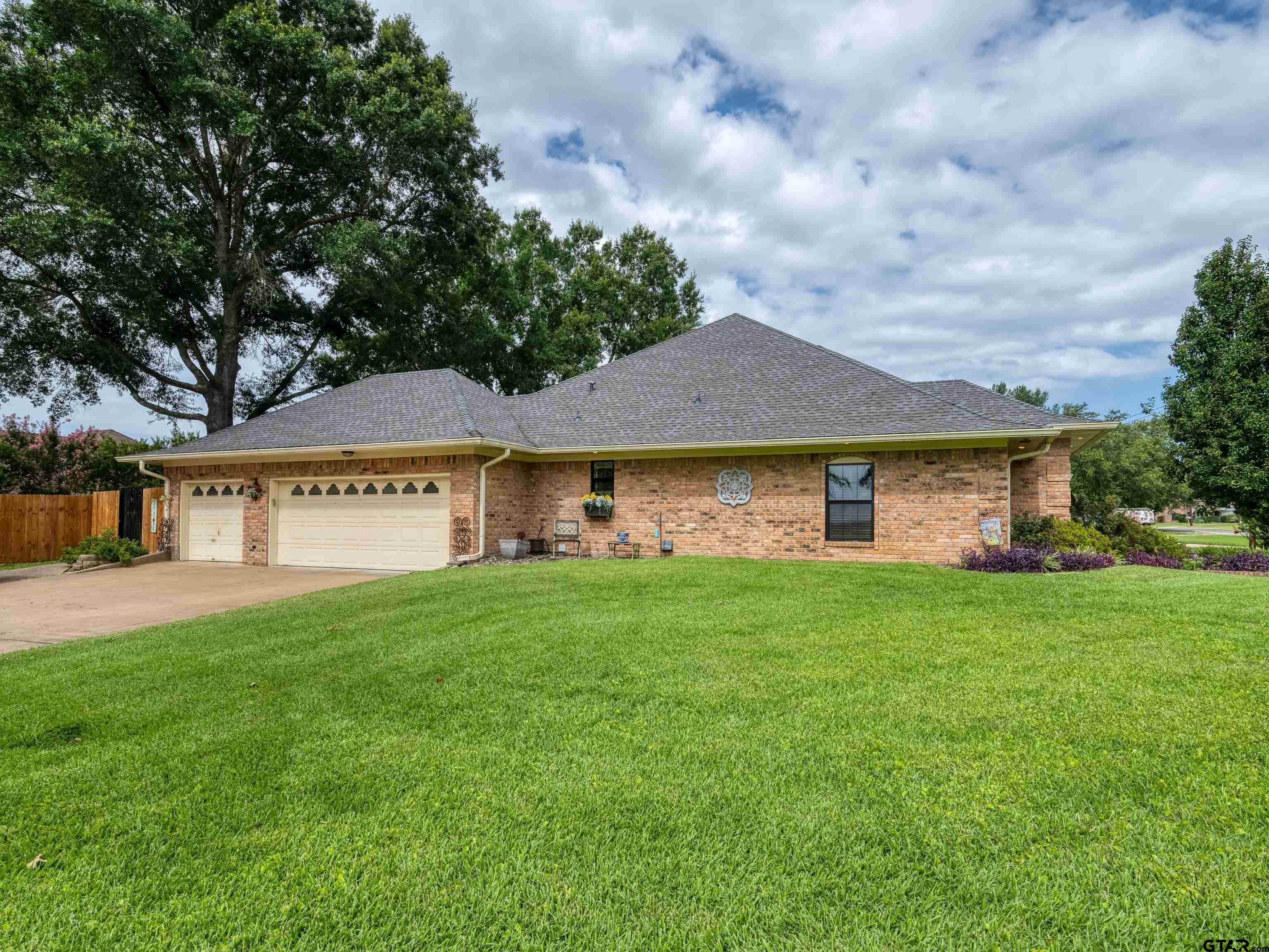 608 Charmwood Dr.