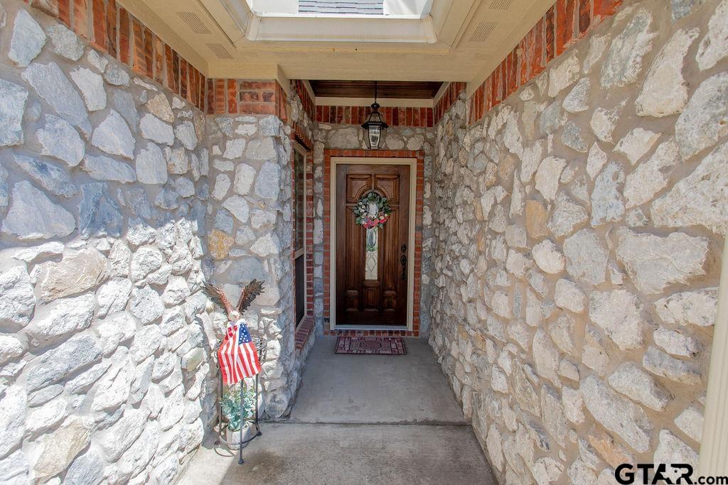 1216 Cobblestone Court