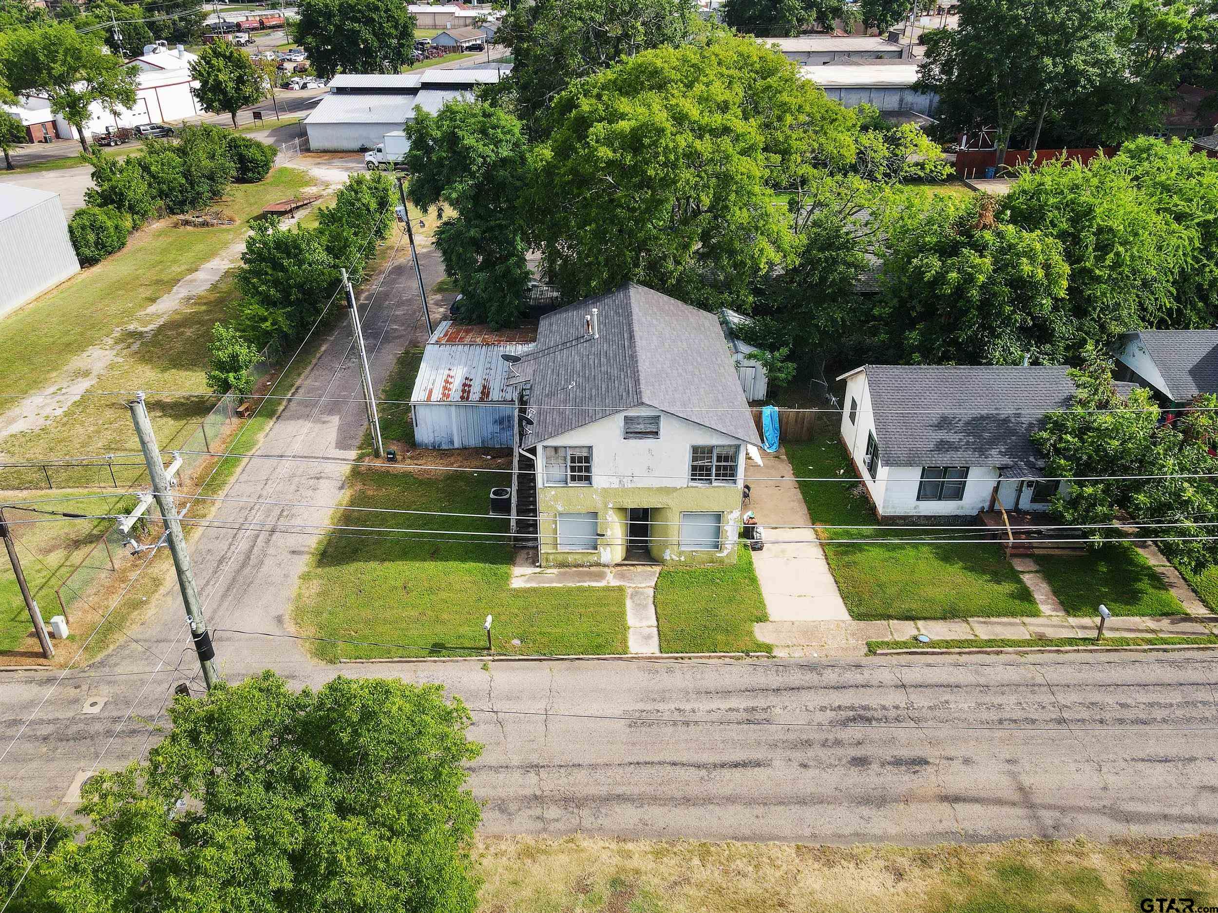 206 E 9th