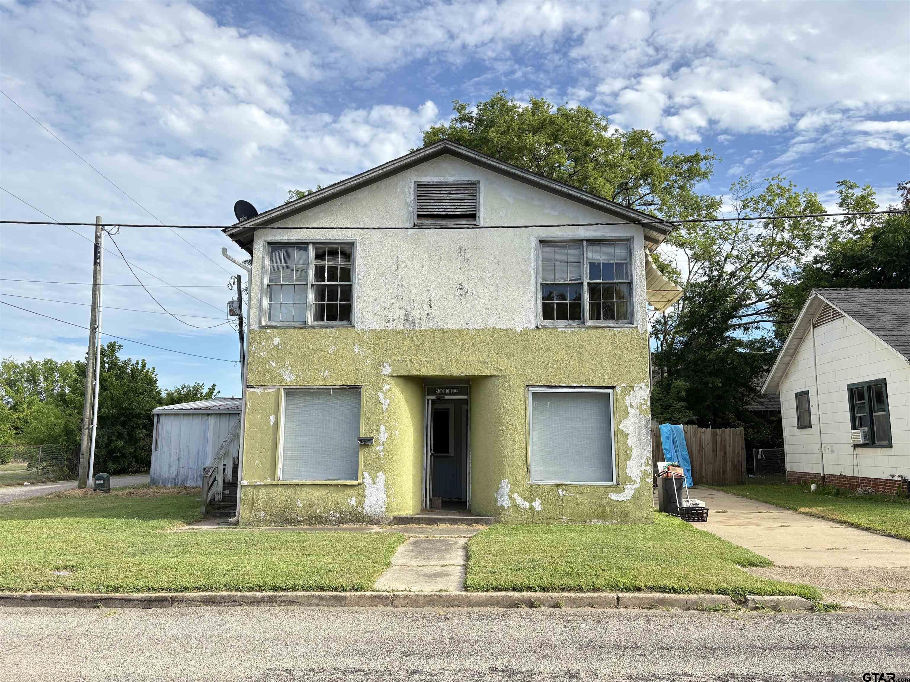 206 E 9th