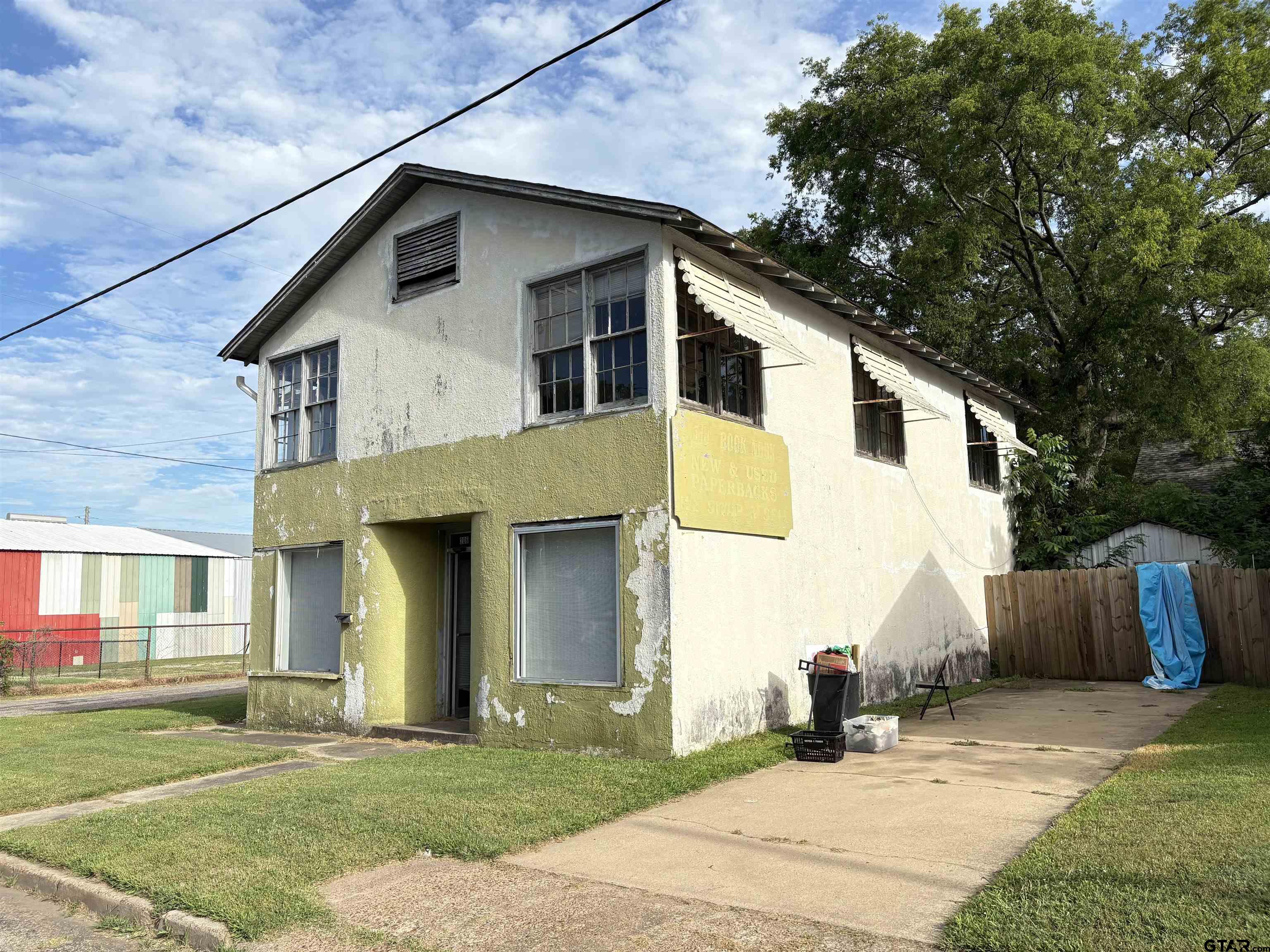 206 E 9th