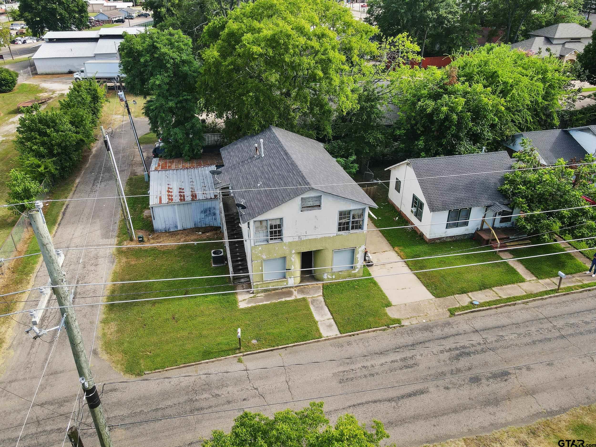 206 E 9th