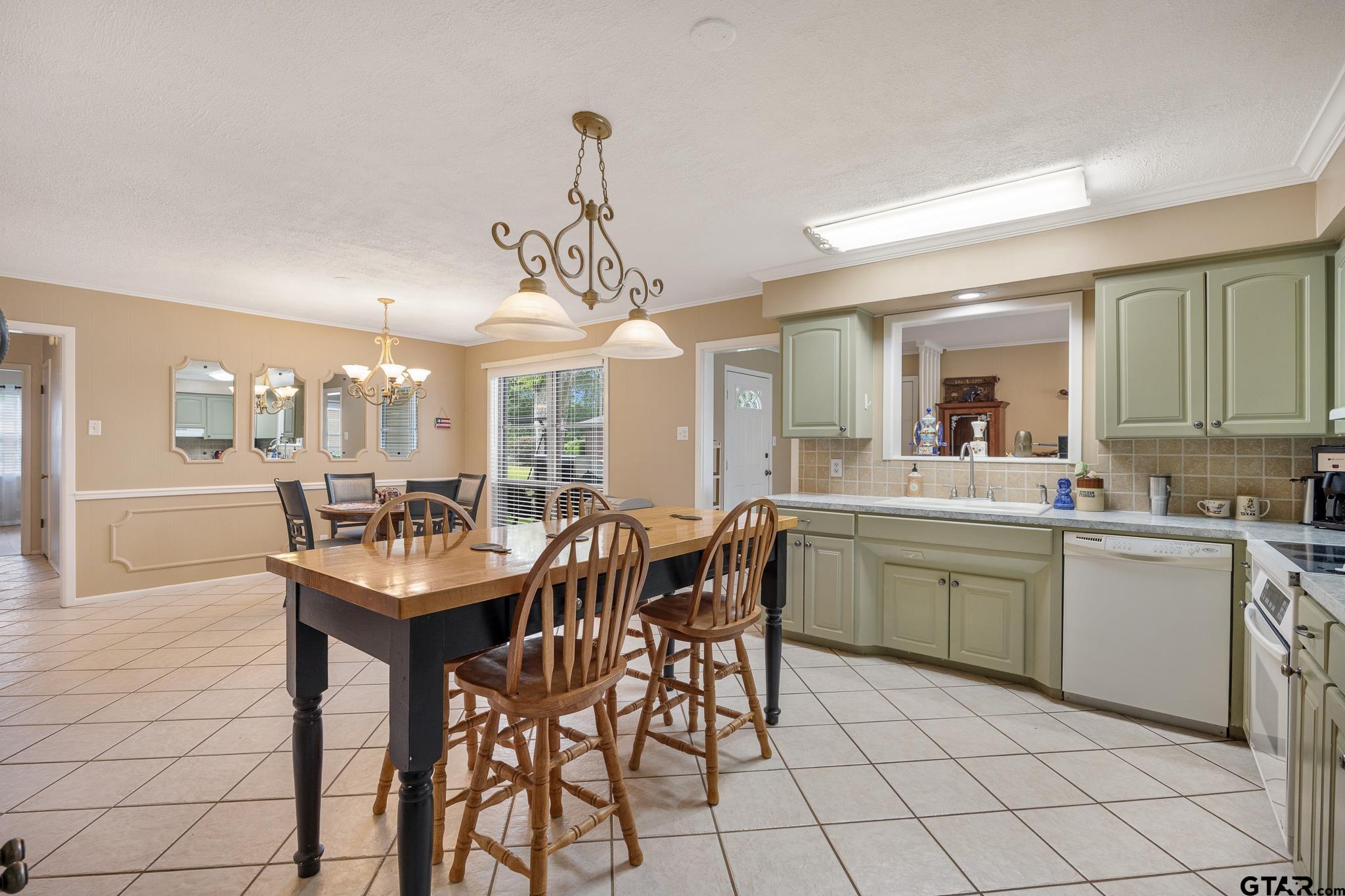 Tyler, Texas 75703, United States, 3 Bedrooms Bedrooms, ,2 BathroomsBathrooms,Residential,Active,147294