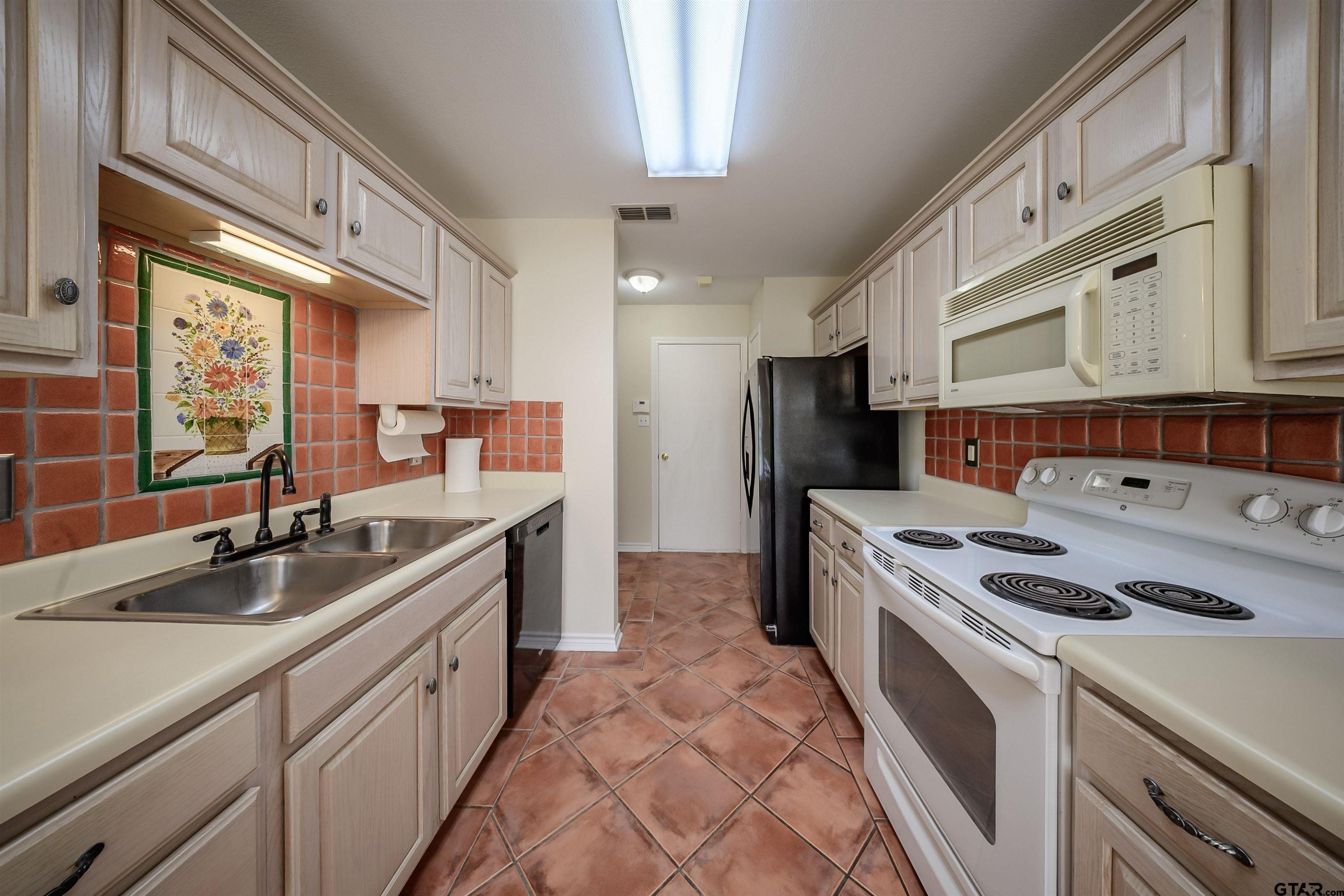 5401 Hollytree Dr. # 602