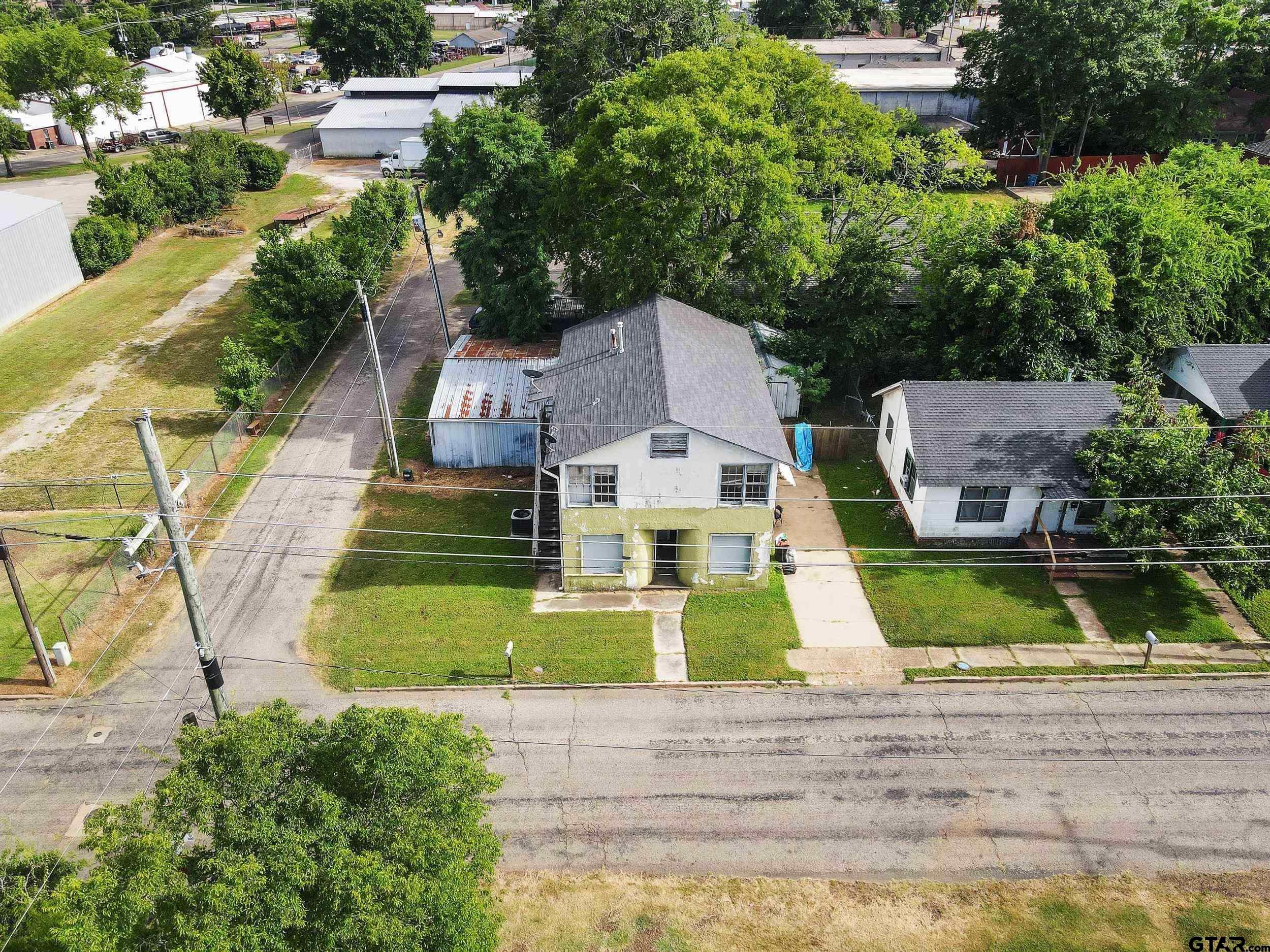 206 E 9th