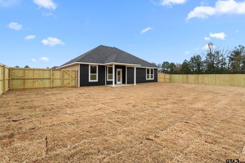 A home in Lindale