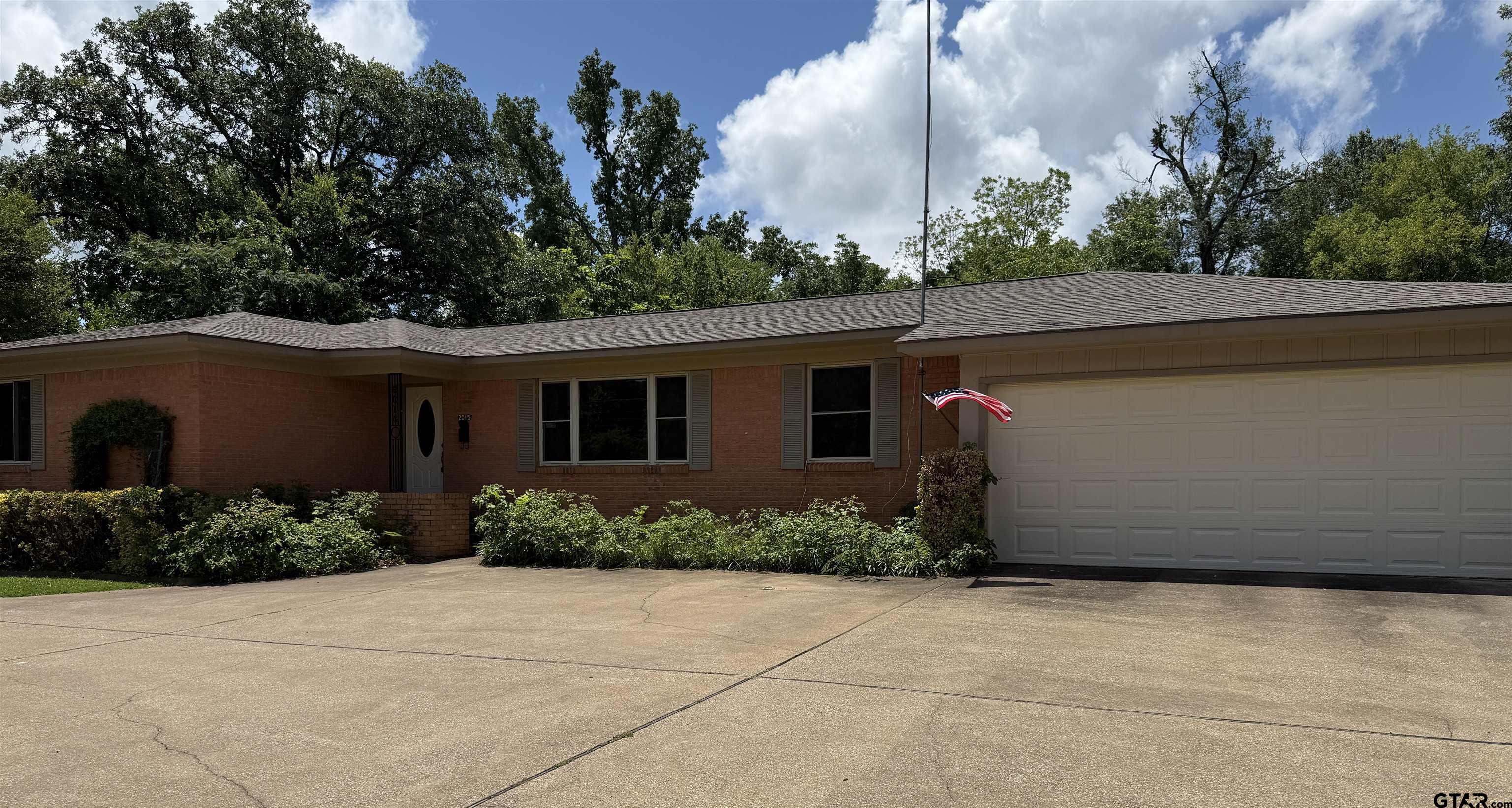 2015 E Fifth St