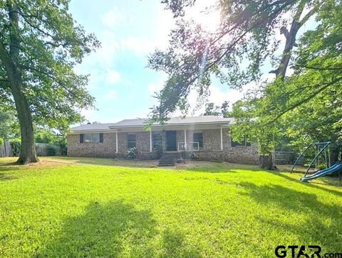105 Glenwood Dr Palestine TX 75801