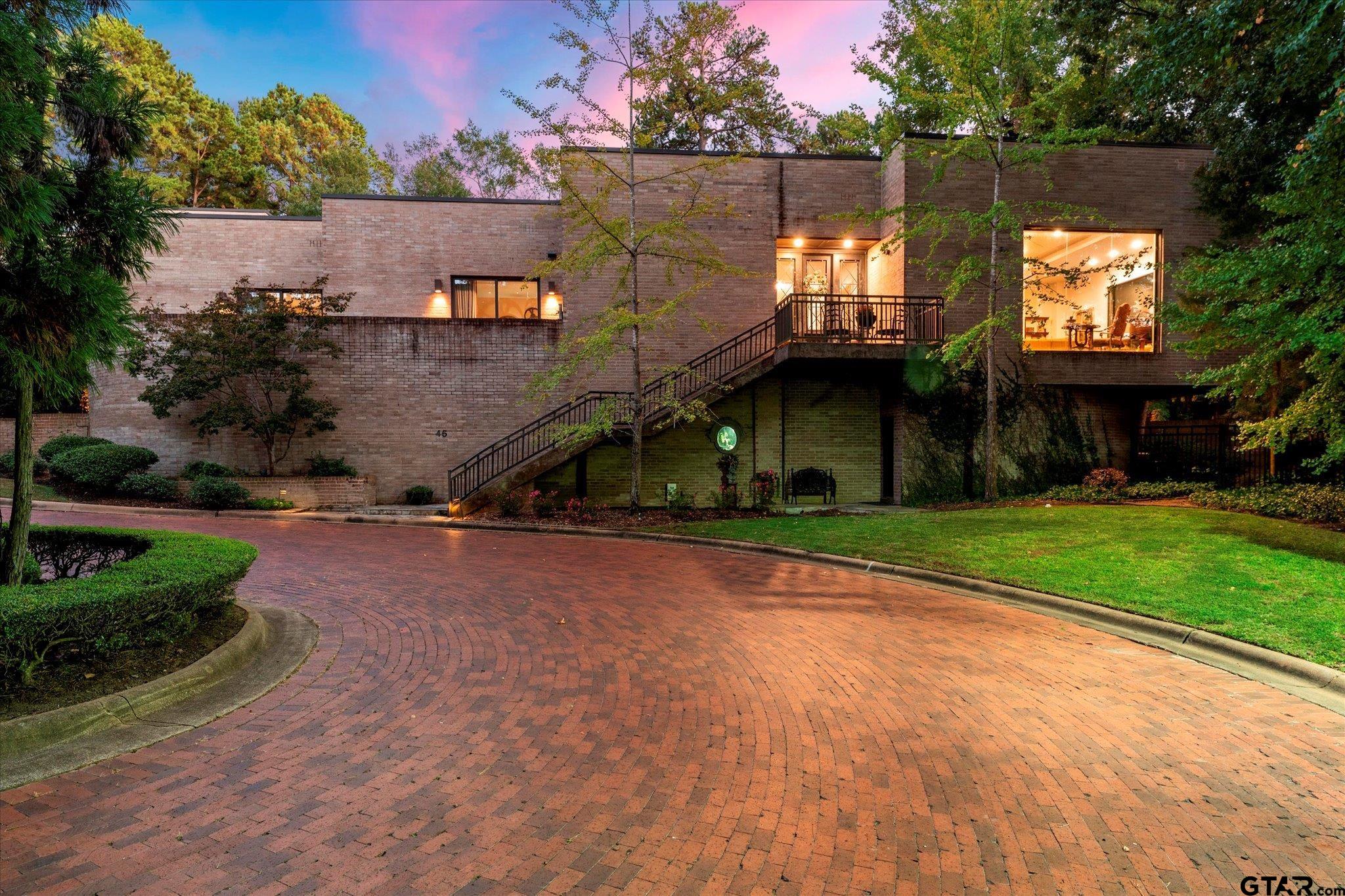 45 Palisades Blvd