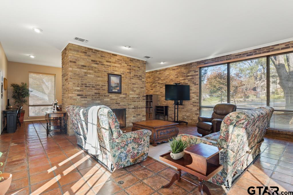 6109 Quail Creek Drive