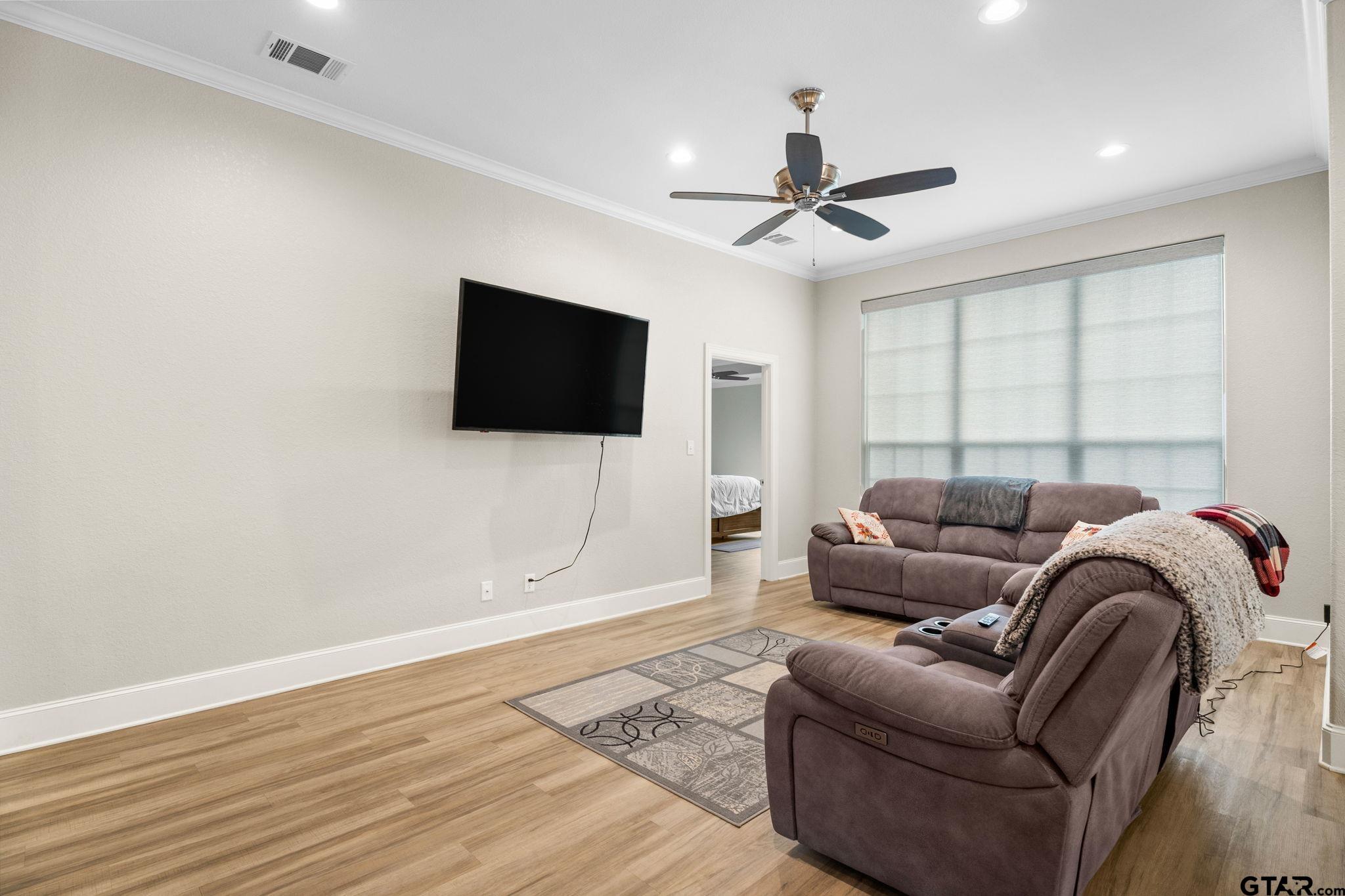 607 Main
