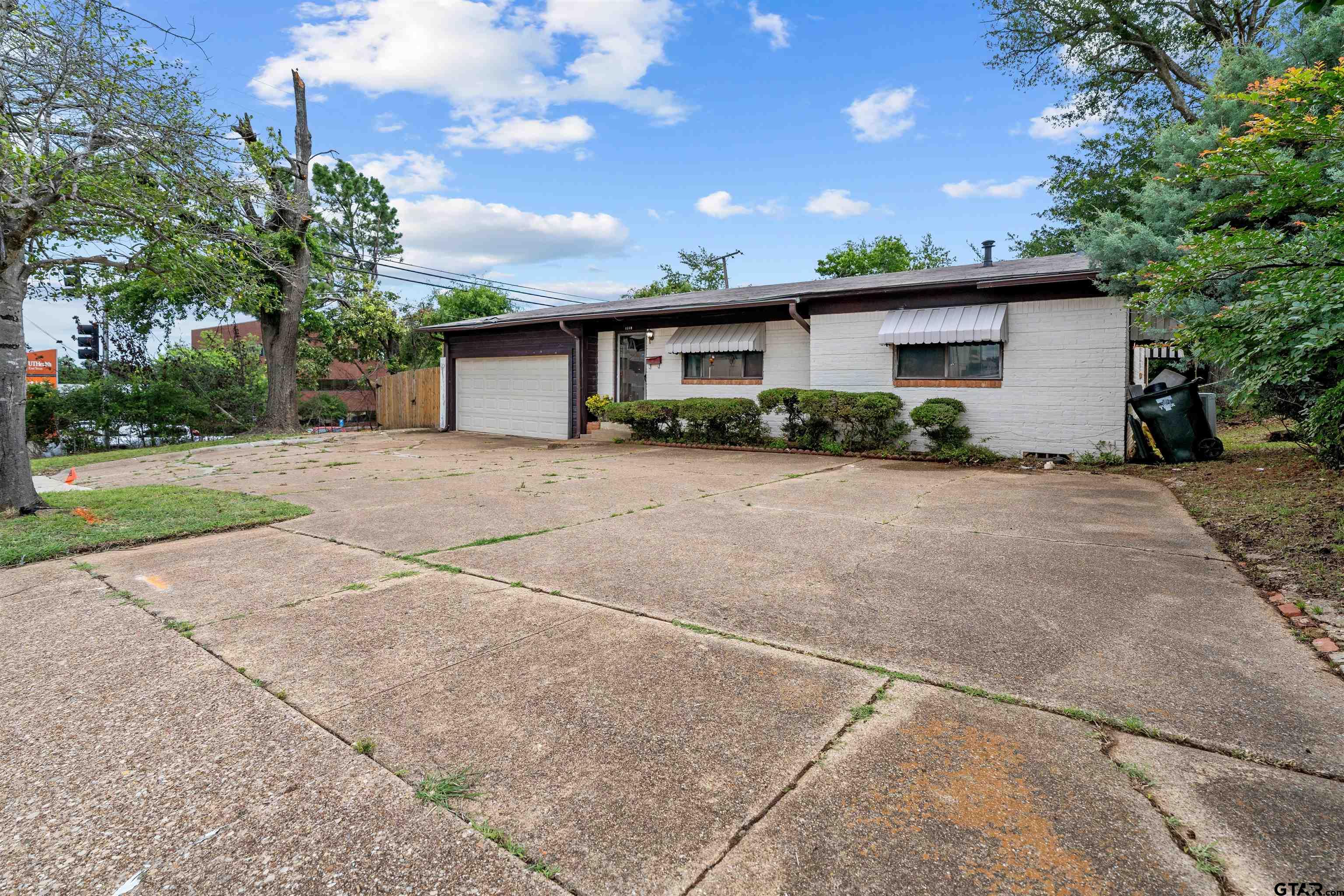 1118 S Fleishel Avenue