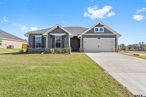 A home in Lindale