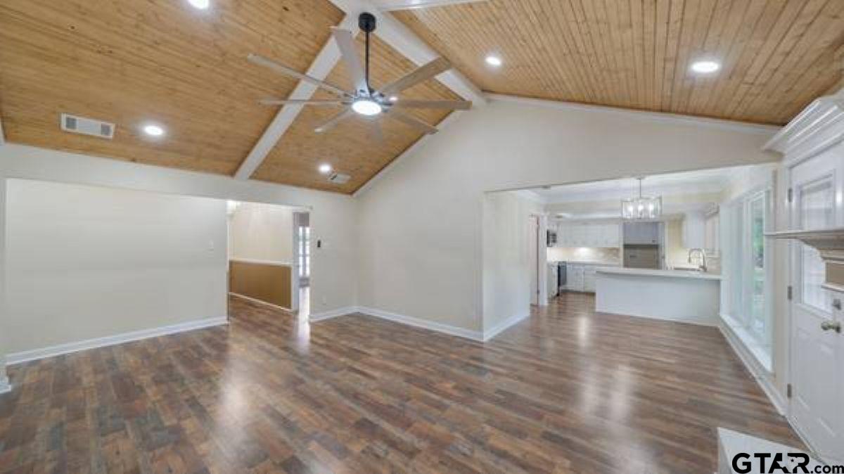 110 Linda Ln