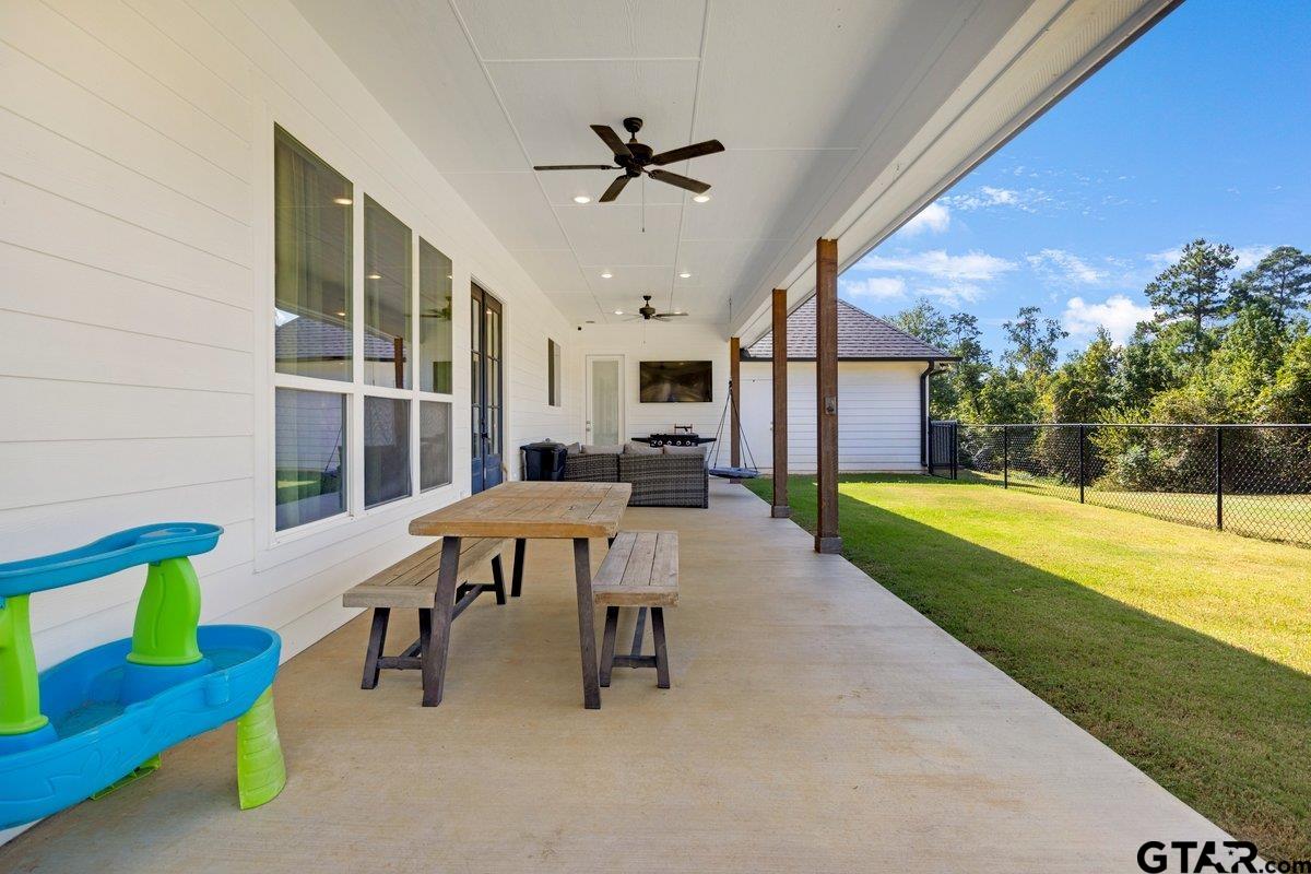 Troup, Texas 75789, United States, 3 Bedrooms Bedrooms, ,3 BathroomsBathrooms,Residential,Pending,226265