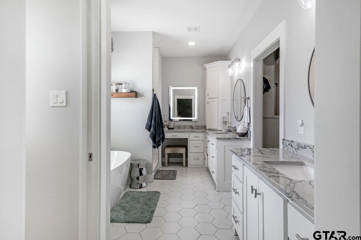 Troup, Texas 75789, United States, 3 Bedrooms Bedrooms, ,3 BathroomsBathrooms,Residential,Pending,226265