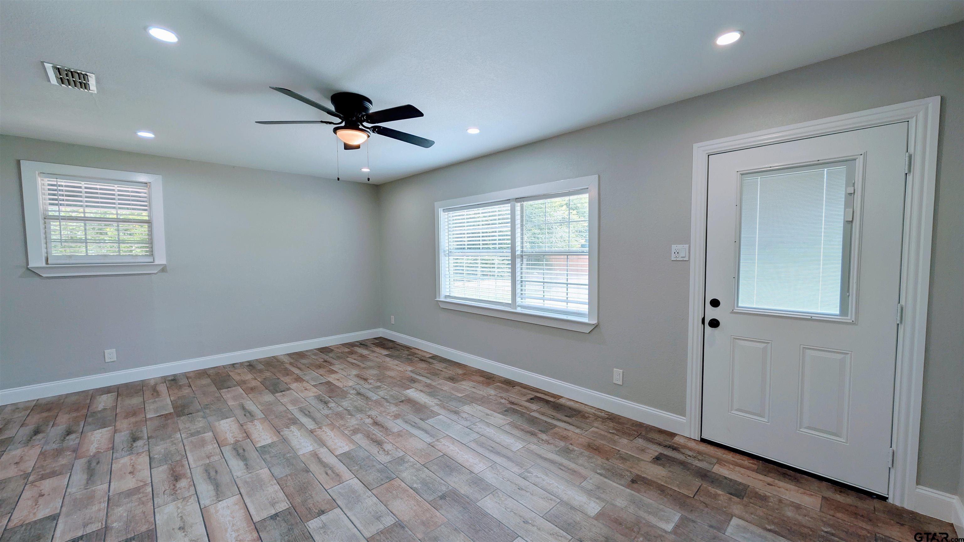 2536 Oakwood St.