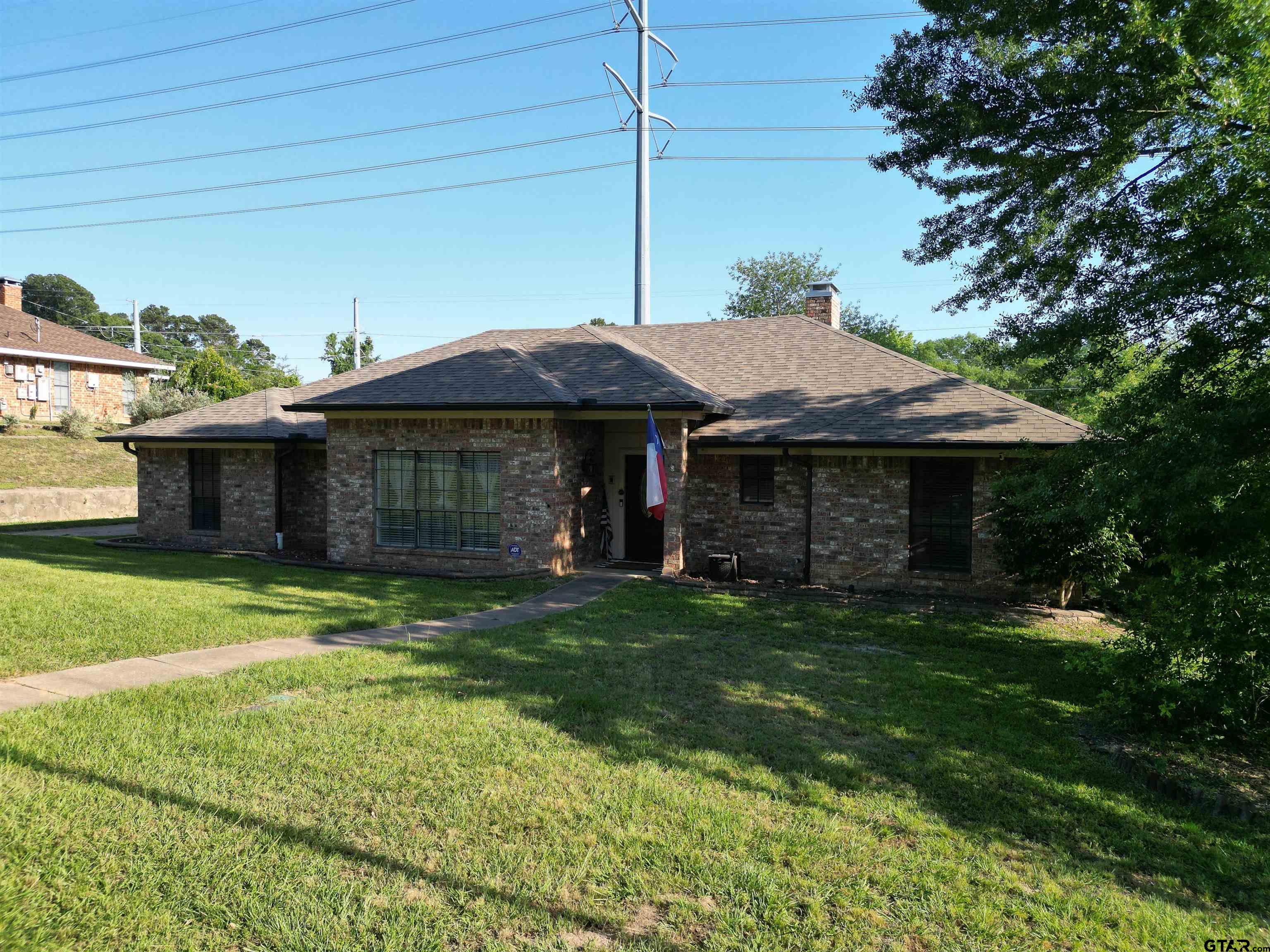 415 Hampton Hill Dr.