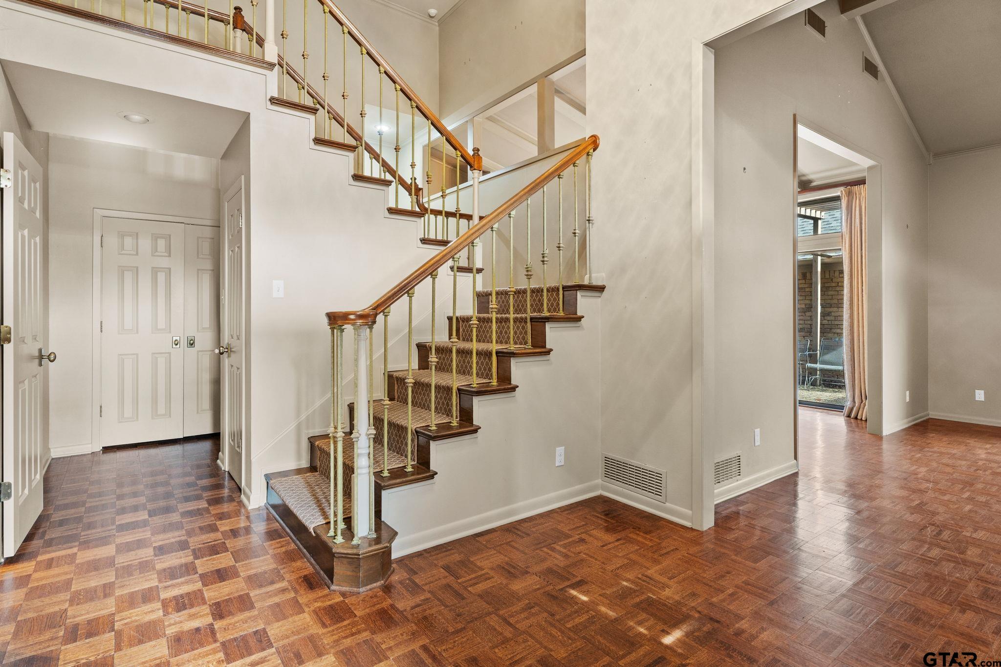505 Buckingham Place