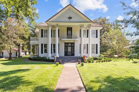 A home in Crockett