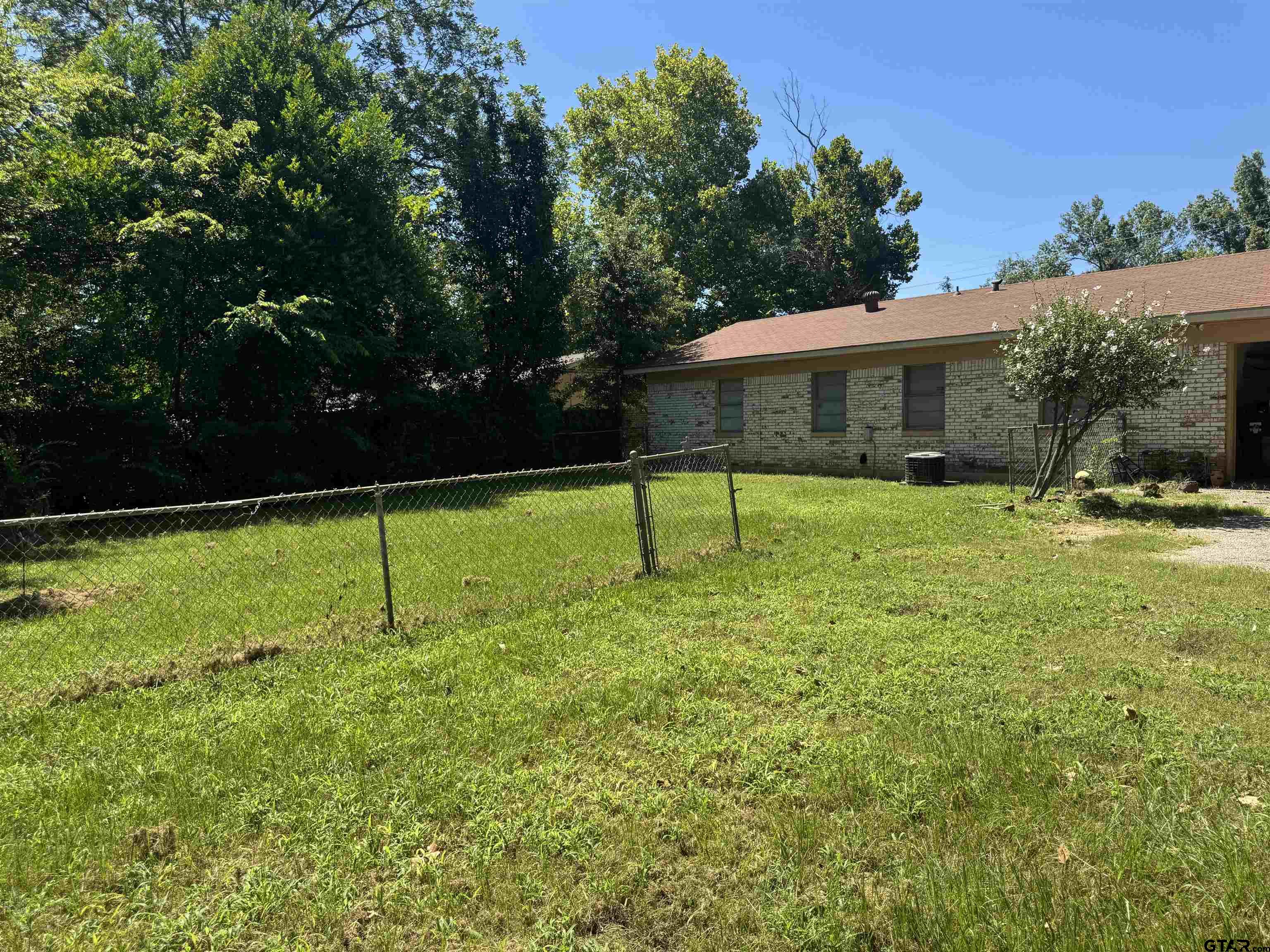 2318 McKenzie Dr