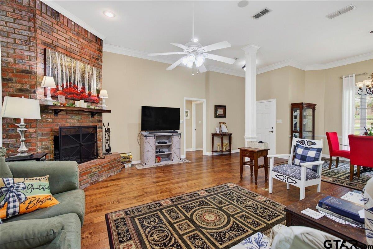 1448 W Tanglewood Dr