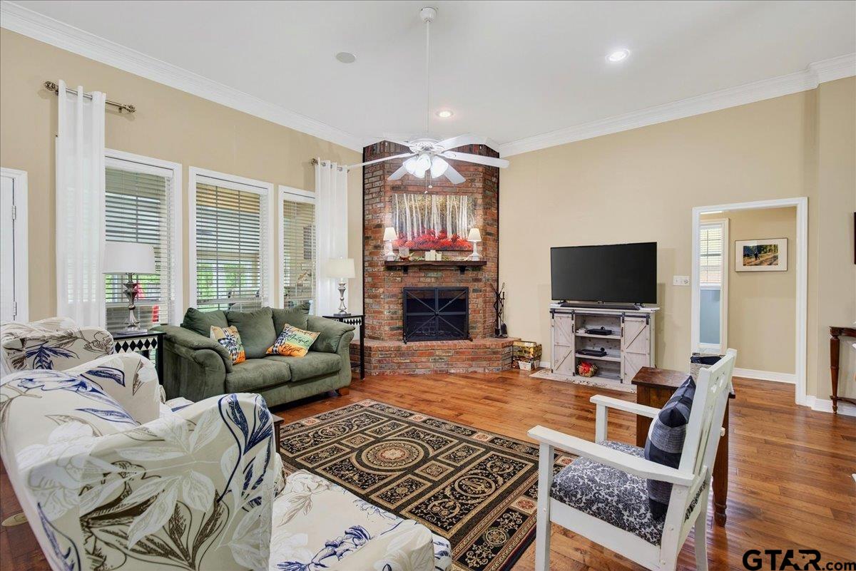 1448 W Tanglewood Dr