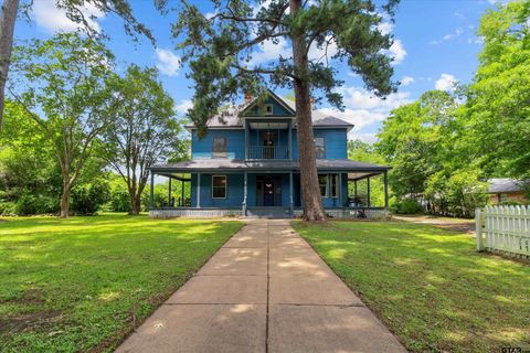 A home in Crockett