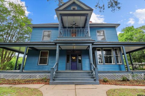 A home in Crockett