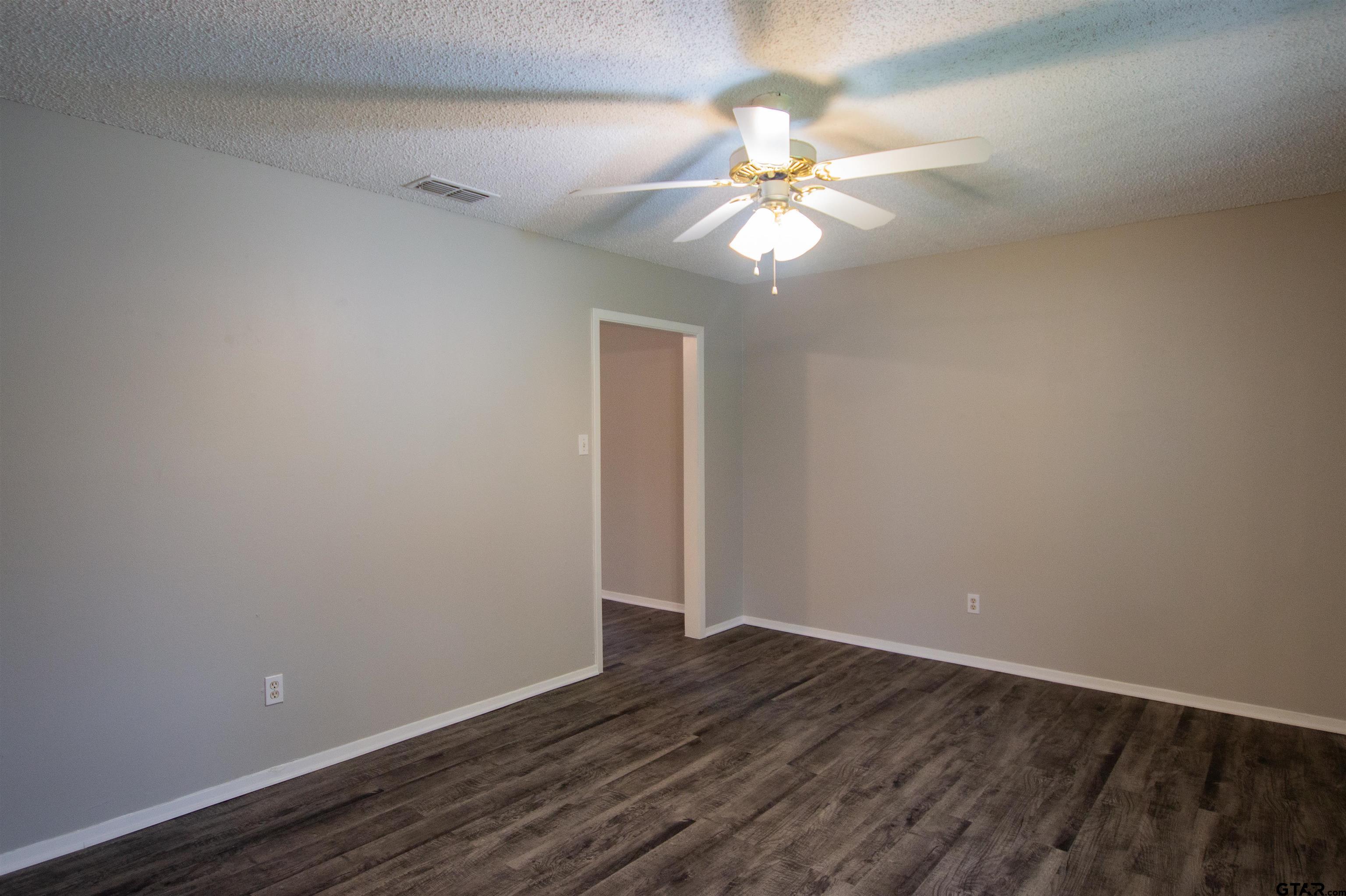 1211 Brookshire Dr