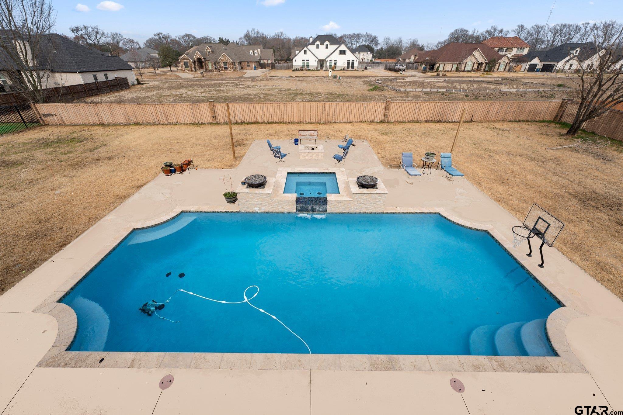 200 Country Club Dr