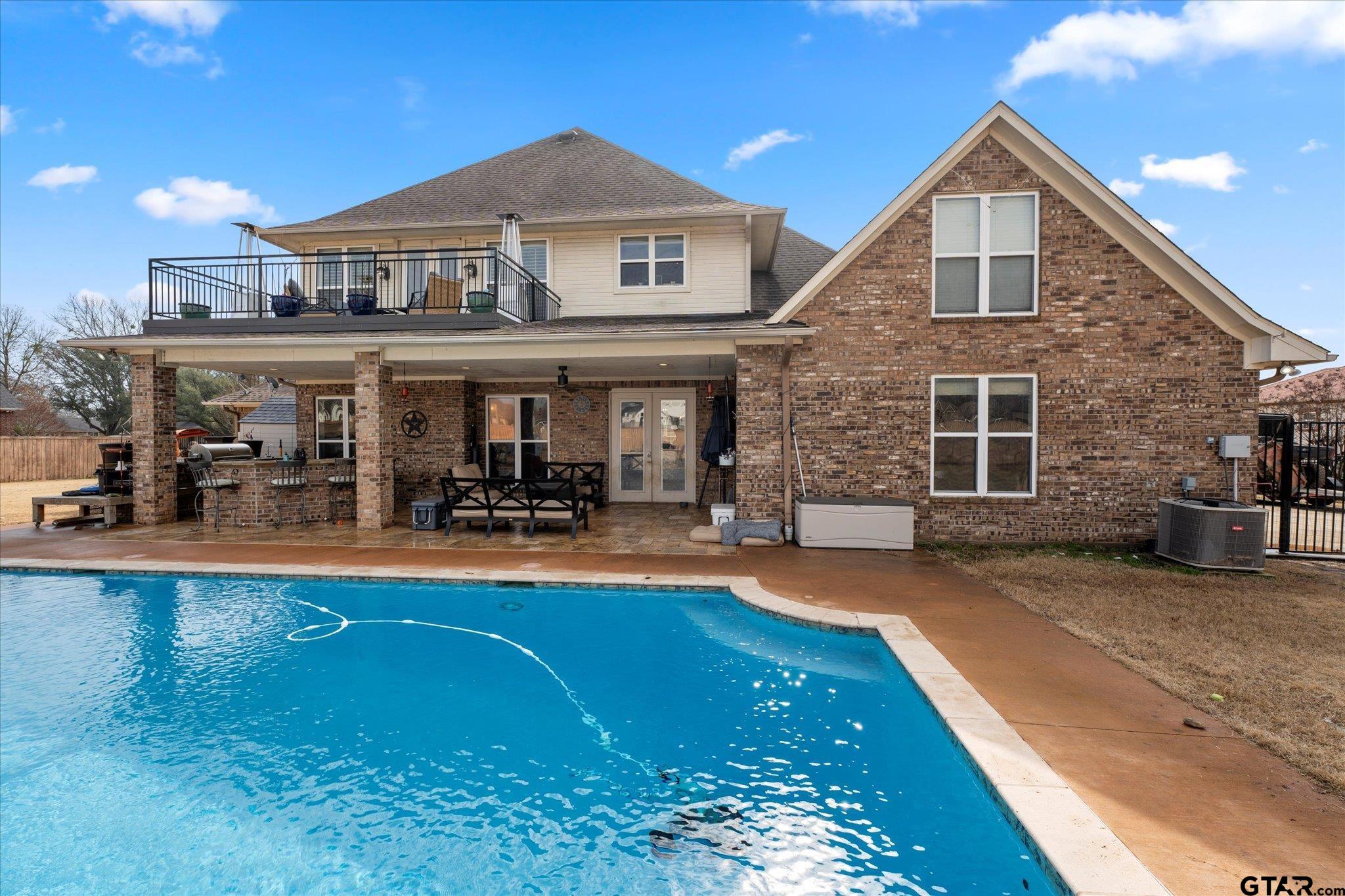 200 Country Club Dr